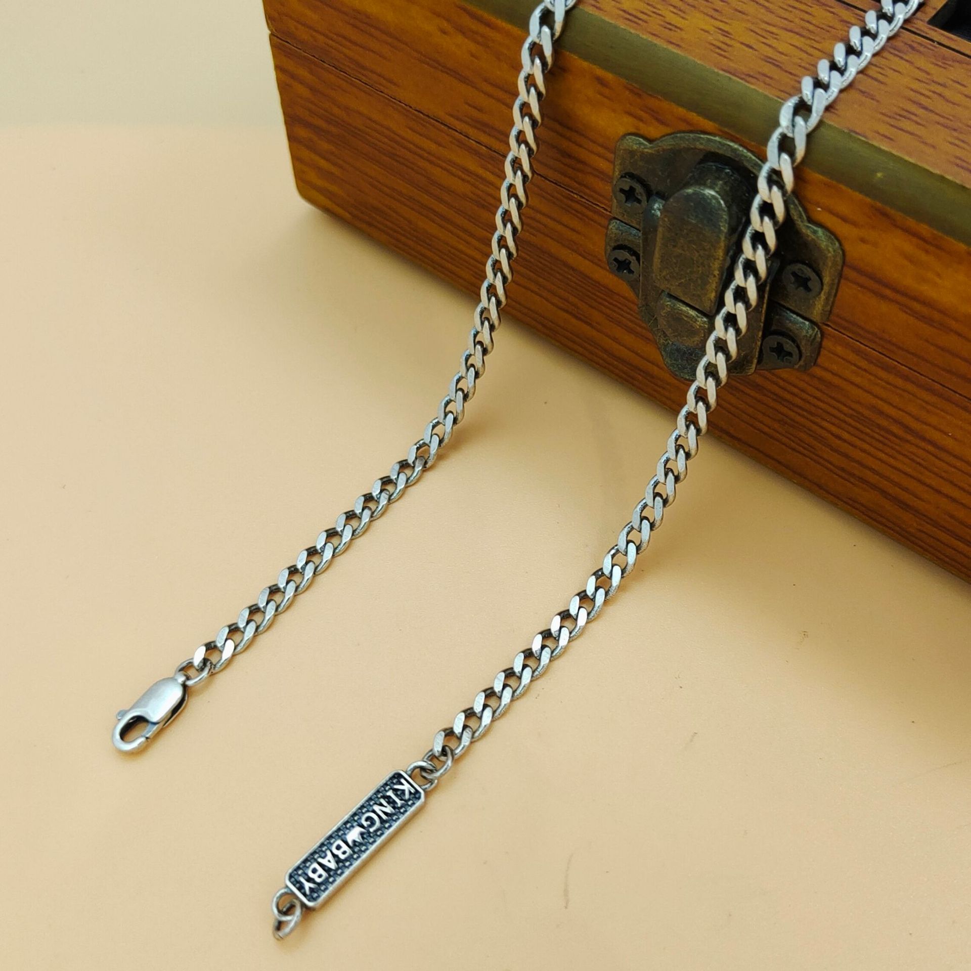 925 Sterling Silver Chain Necklace Men - S925スターリングシルバー製トレンドペンダントチェーン、レトロなタイシルバーKスタイル、人気のあるスタイリッシュカジュアルレター、男女兼用ネックレス