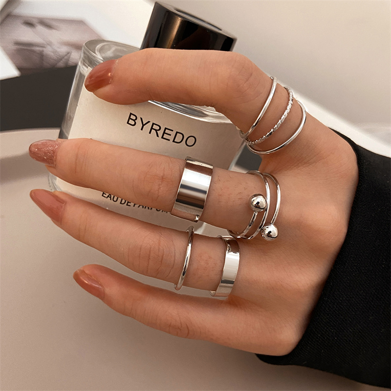 さまざまな色のシルバーとゴールドのメタルビーズのボール,マル - Vintage Punk Knuckle Rings Set のレビューと価格