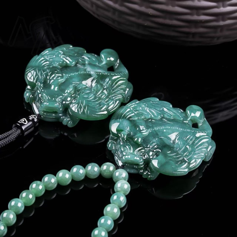 天然の本物のエメラルドブルーウォーター フライングアプサラス - Necklaces のレビューと価格
