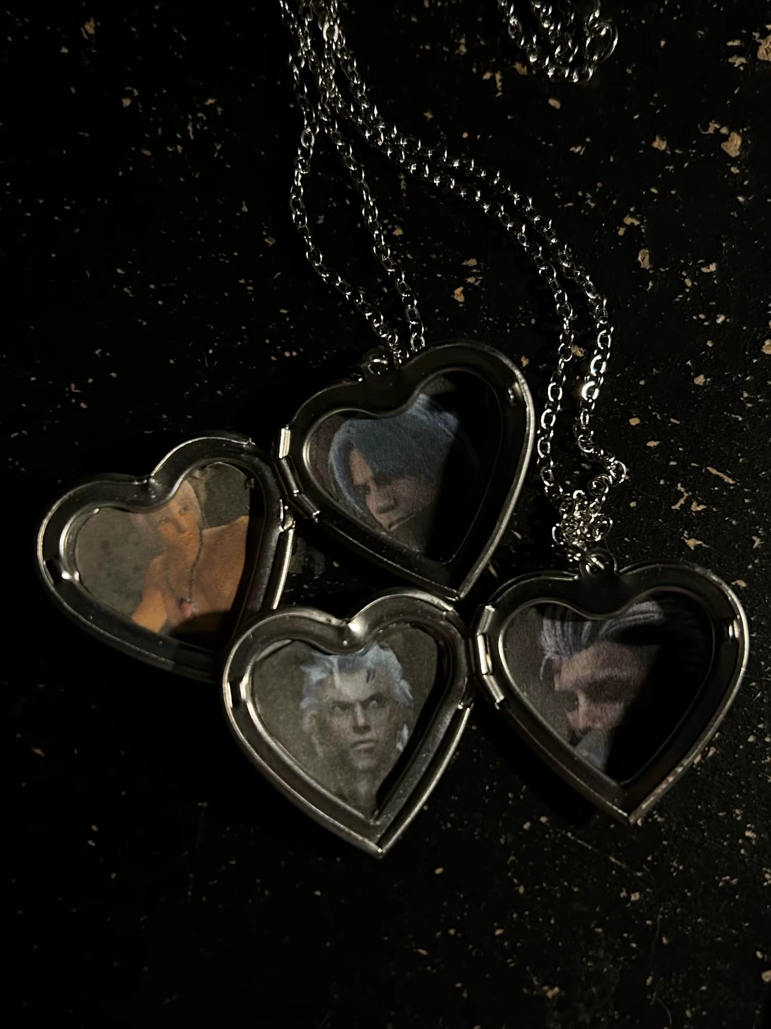 女性と男性のためのハート型ロケットペンダント,オープンシルバ - Heart Locket Necklace Photo のレビューと価格