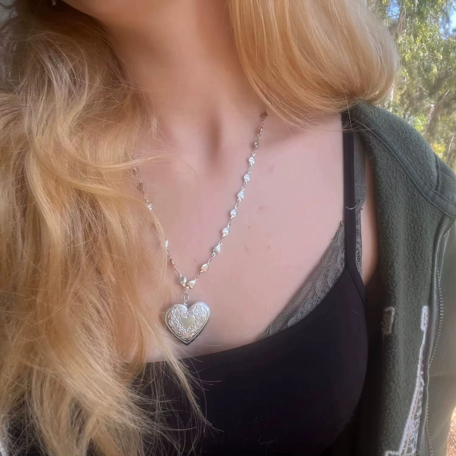 女性と男性のためのハート型ロケットペンダント,オープンシルバ - Heart Locket Necklace Photo のレビューと価格