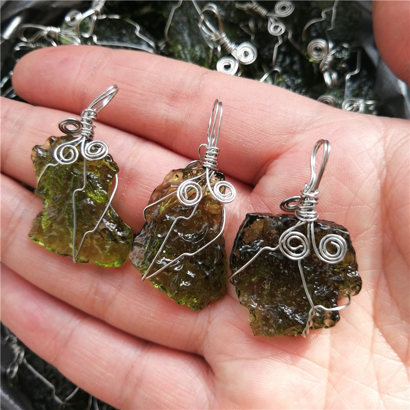 1 個ホットセール A++ 天然モルダバイトグリーンエアロラ - Crystal Pendant Necklace Natural Stone のレビューと価格