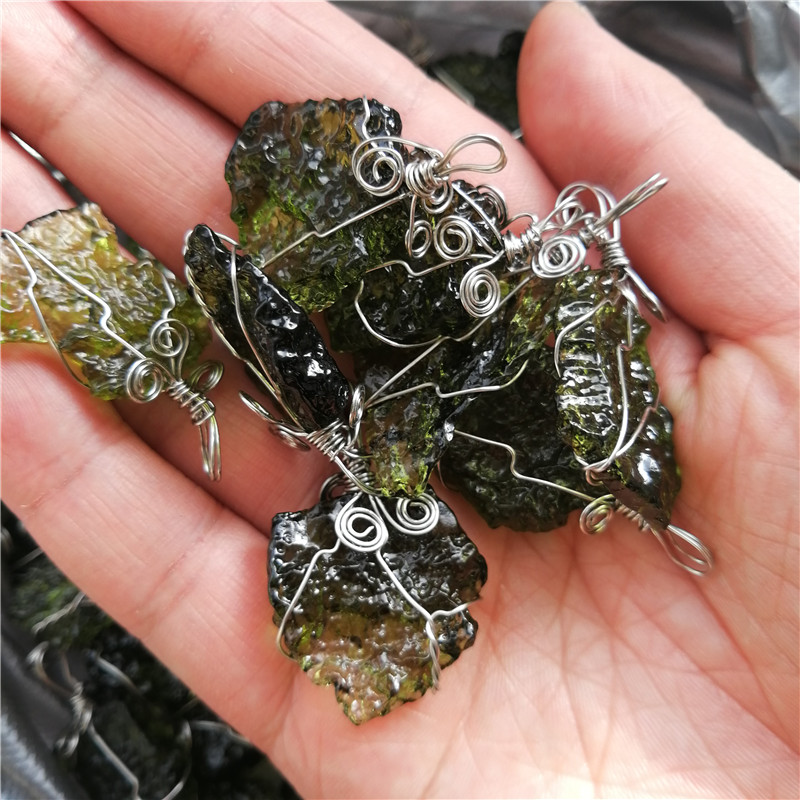 1 個ホットセール A++ 天然モルダバイトグリーンエアロラ - Crystal Pendant Necklace Natural Stone のレビューと価格