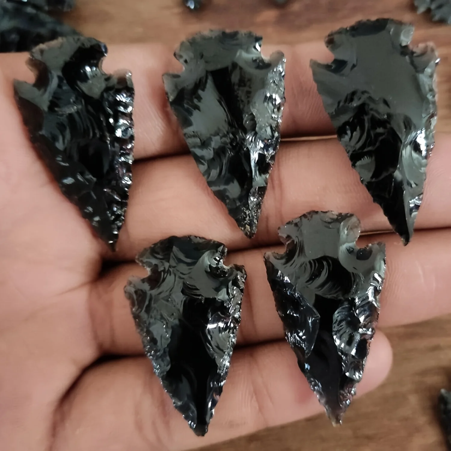 黒曜石の矢ペンダント 1 個 - 手彫りの天然石ペンダント、 - Crystal Pendant Necklace Natural Stone のレビューと価格
