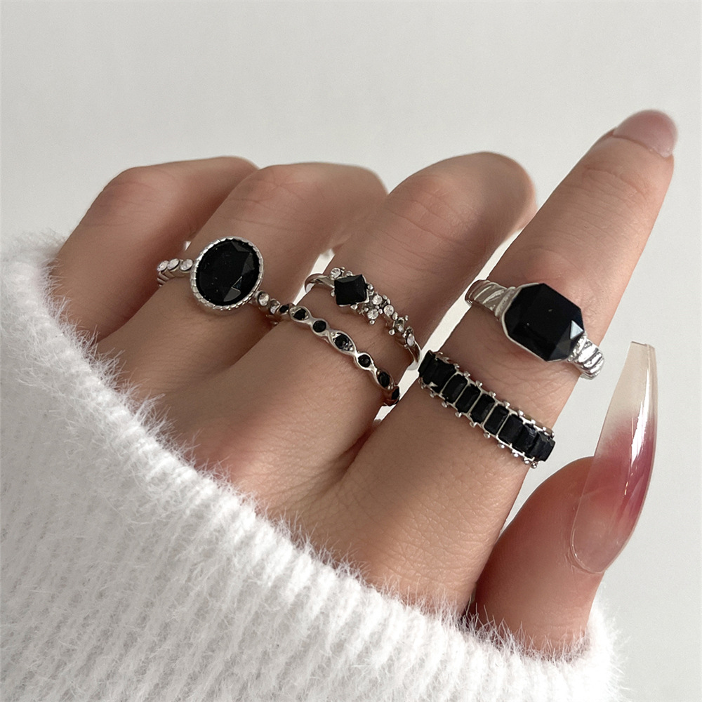 レトロなブラッククリスタルストーンリングセット。女性向け、ヴ - Vintage Punk Knuckle Rings Set のレビューと価格